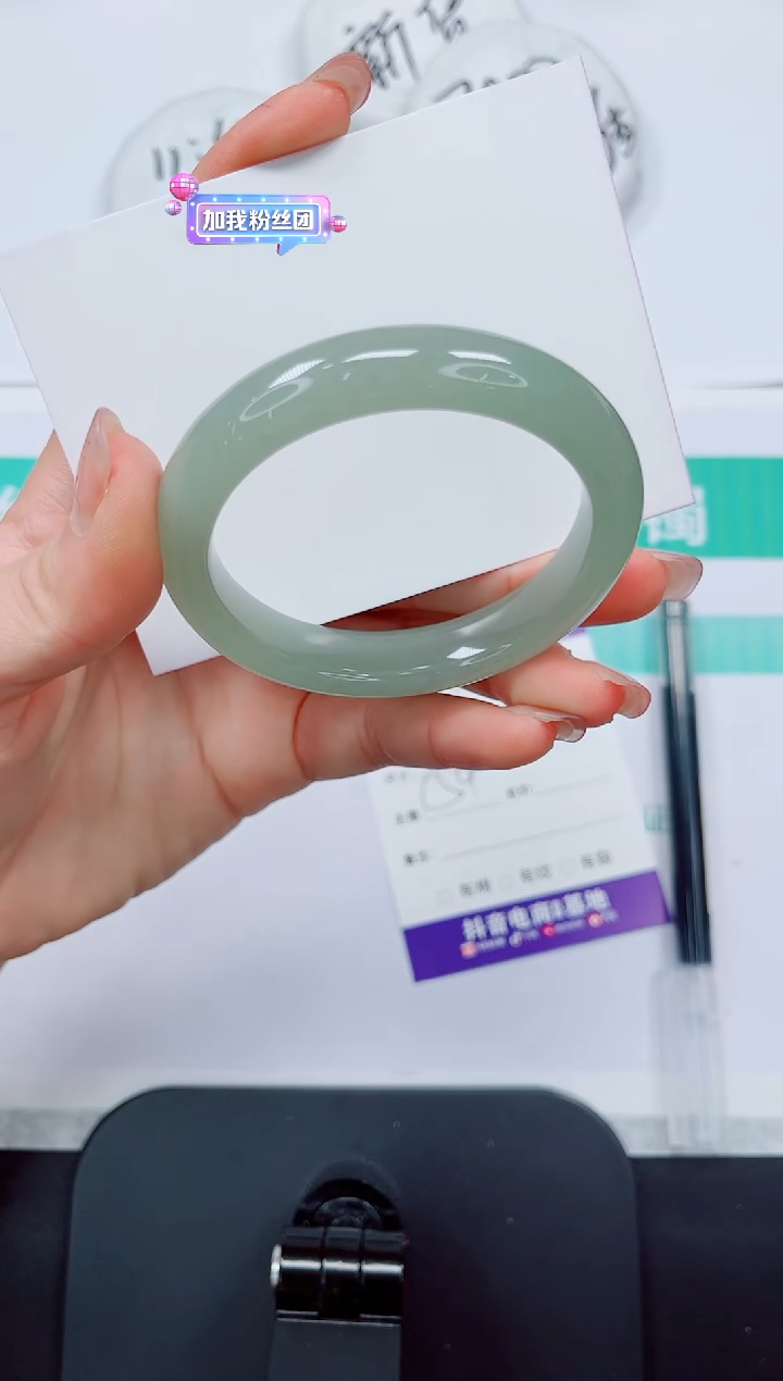 石英质玉手镯未镶嵌77/54