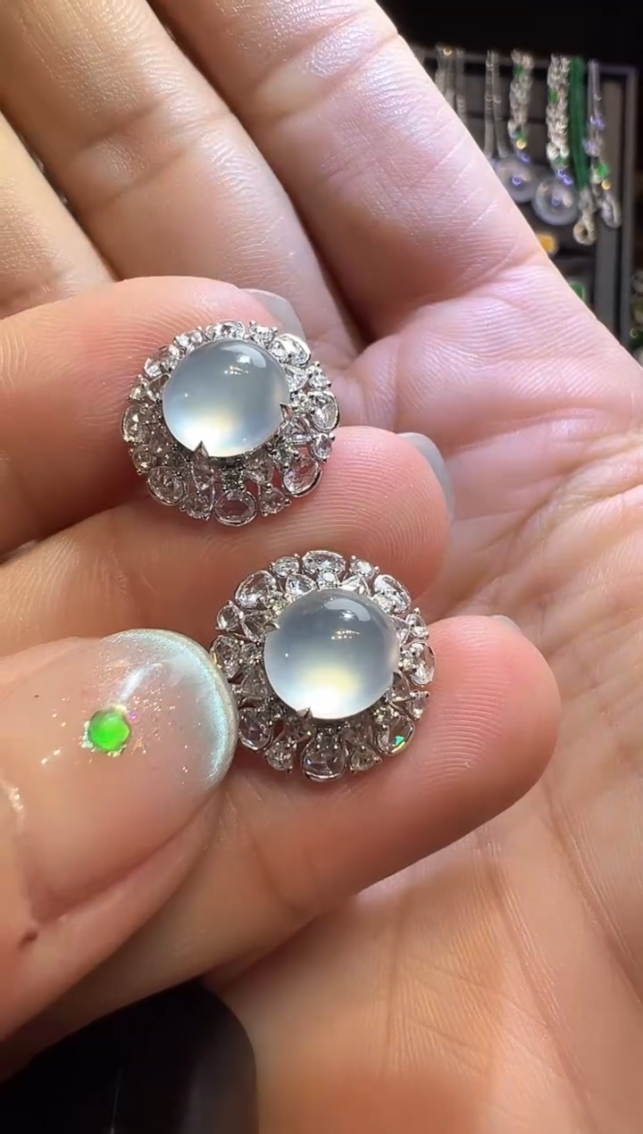 翡翠18K金镶嵌耳饰暴***子蛋面28800分笔