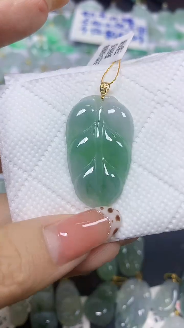 颈饰18K金镶嵌翡翠天然翡翠A货