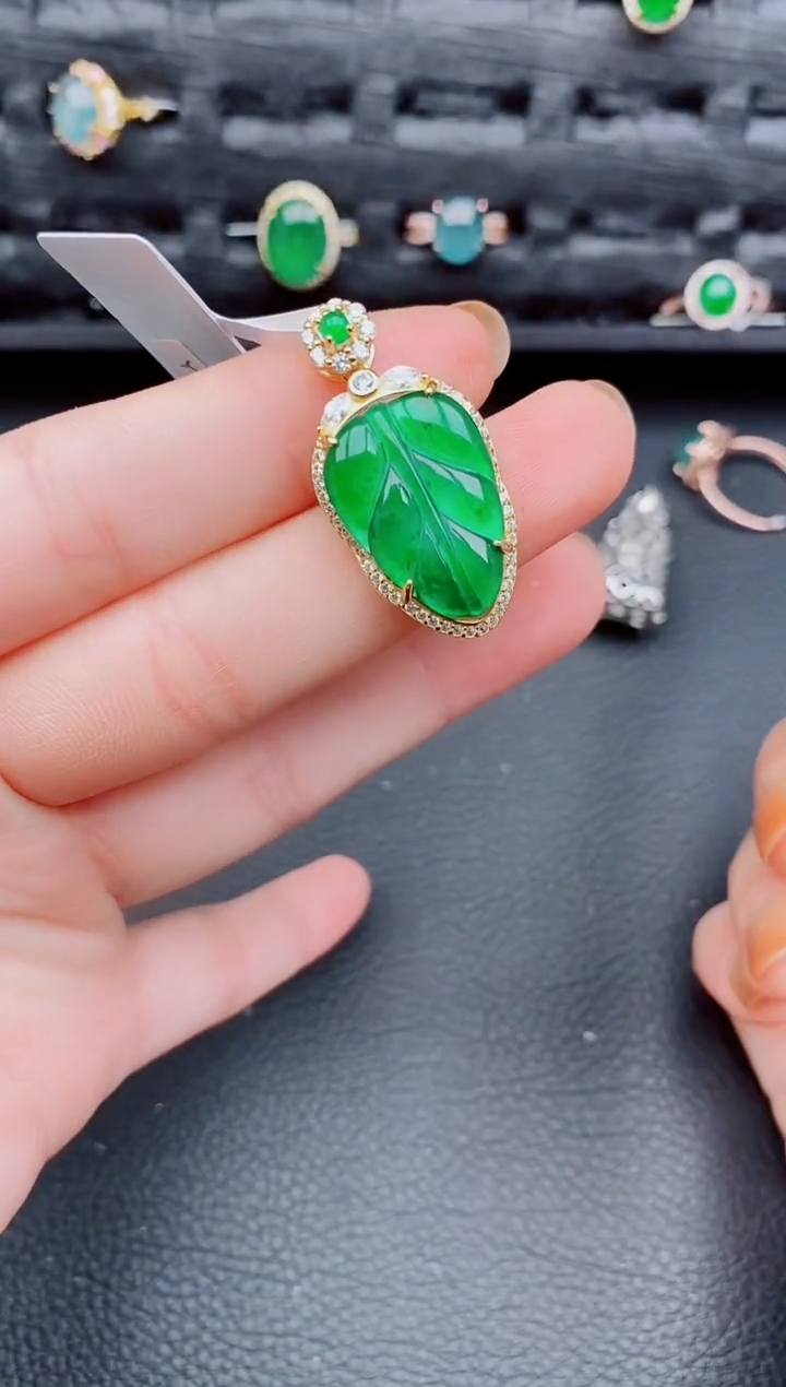 【闪购商品】翡翠耳饰银S925镶嵌天然a货翡翠701