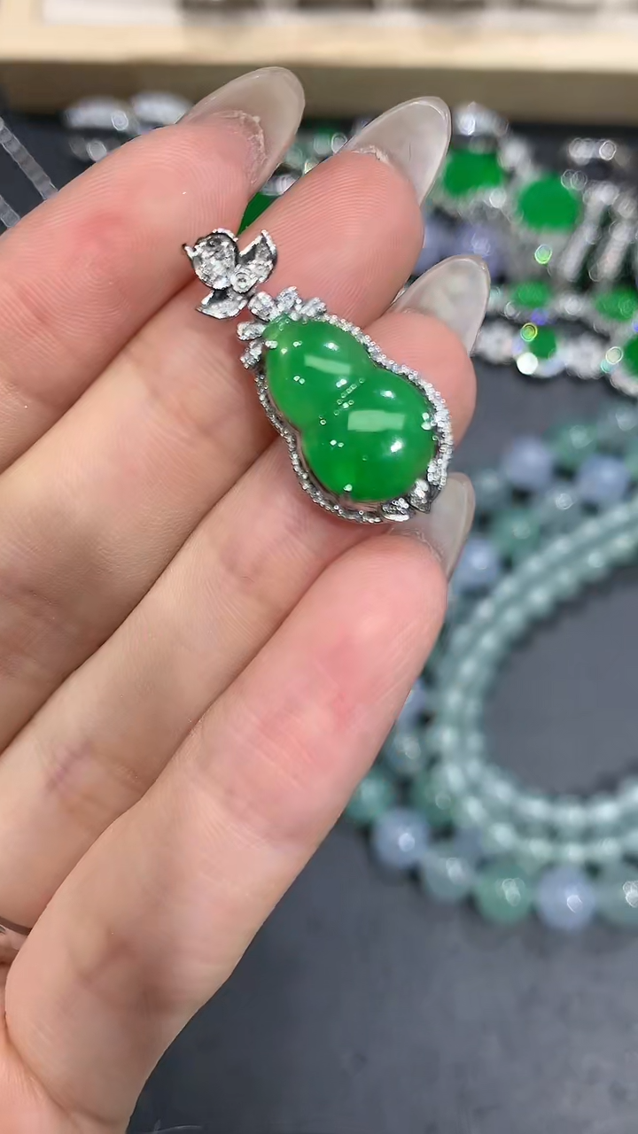 【闪购商品】翡翠吊坠(不含链)18K金镶嵌11团购