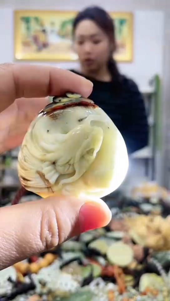 未镶嵌蛇纹石玉吊坠     