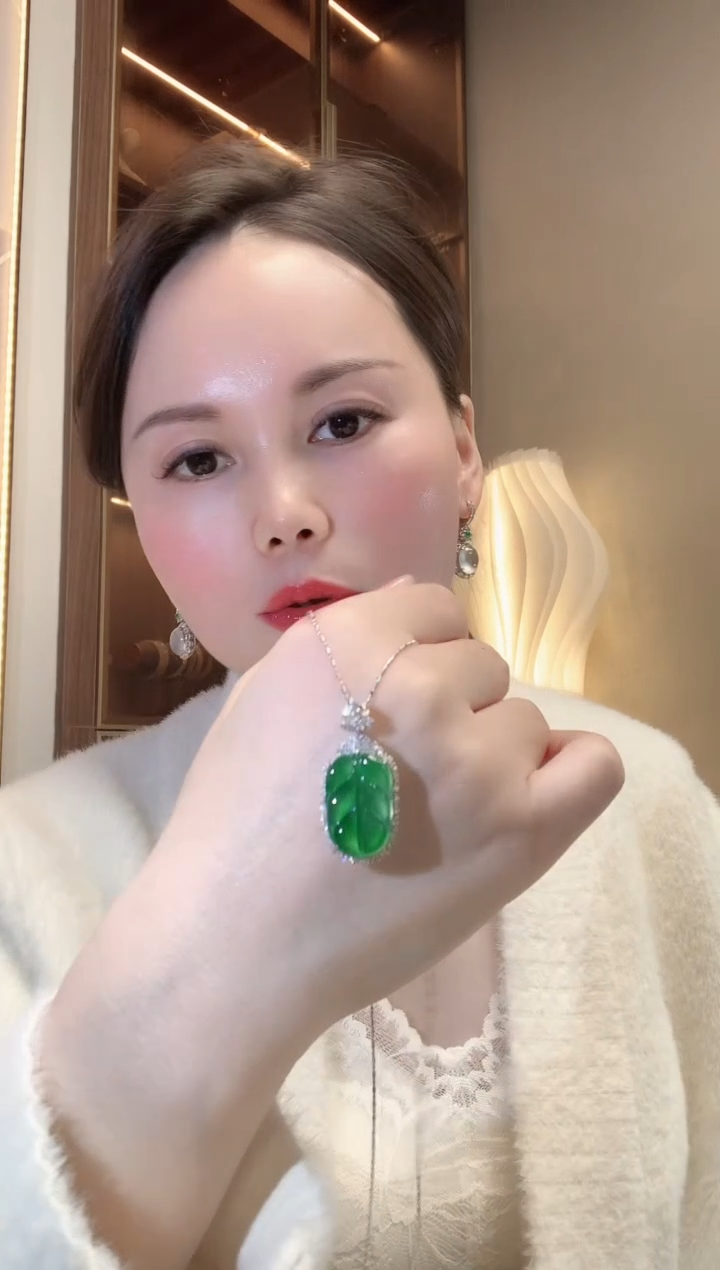 【闪购商品】翡翠吊坠(不含链)18K金镶嵌C108