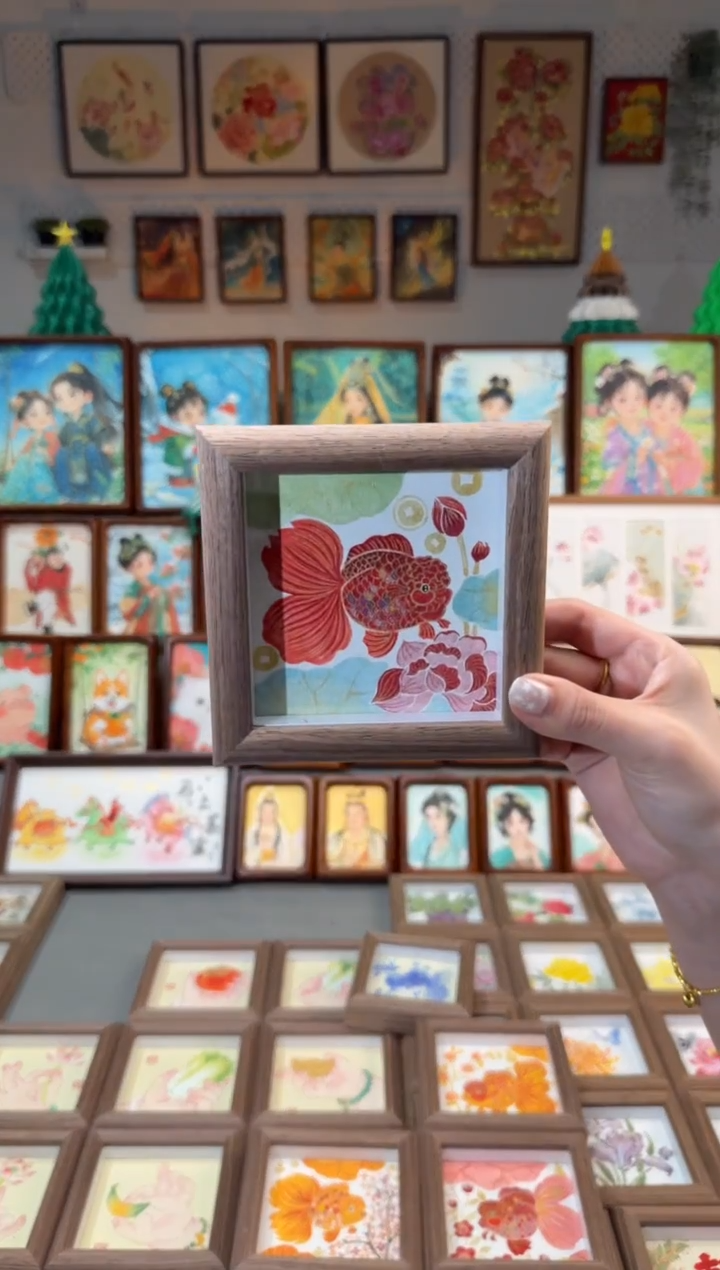 国画荷花金鱼 手绘国画12