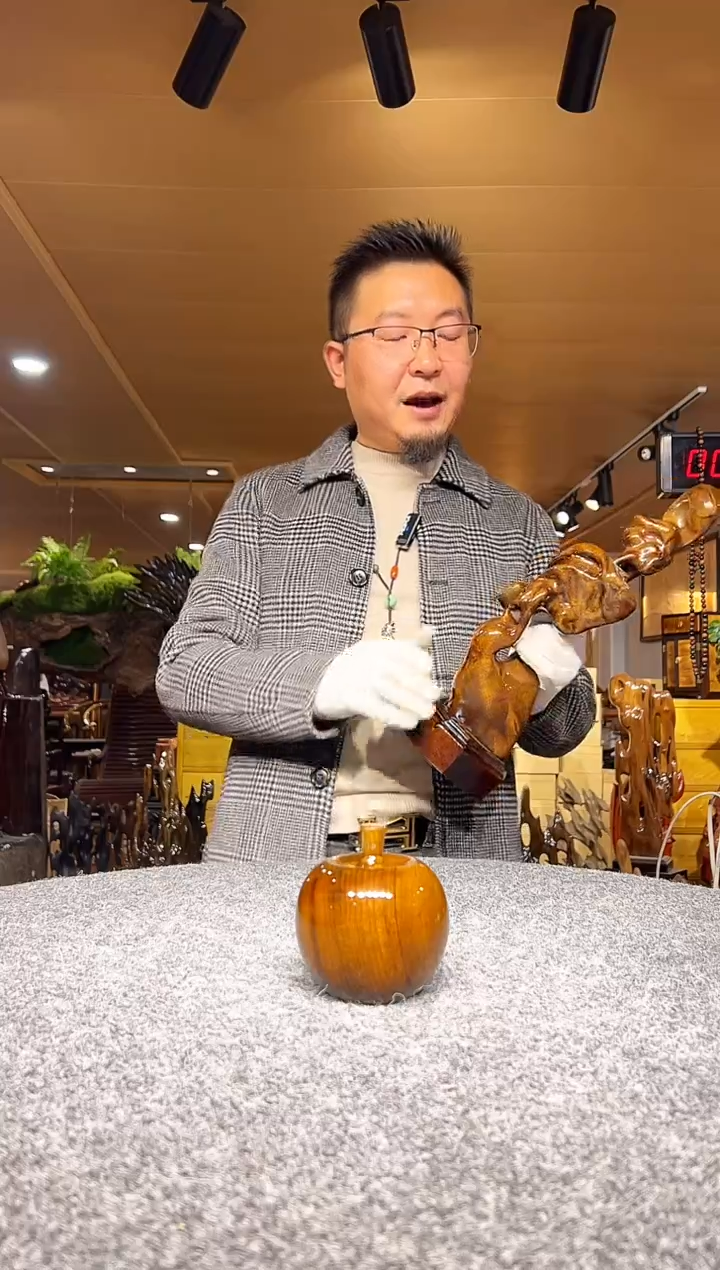 金丝楠木雕款天*金丝楠木摆件