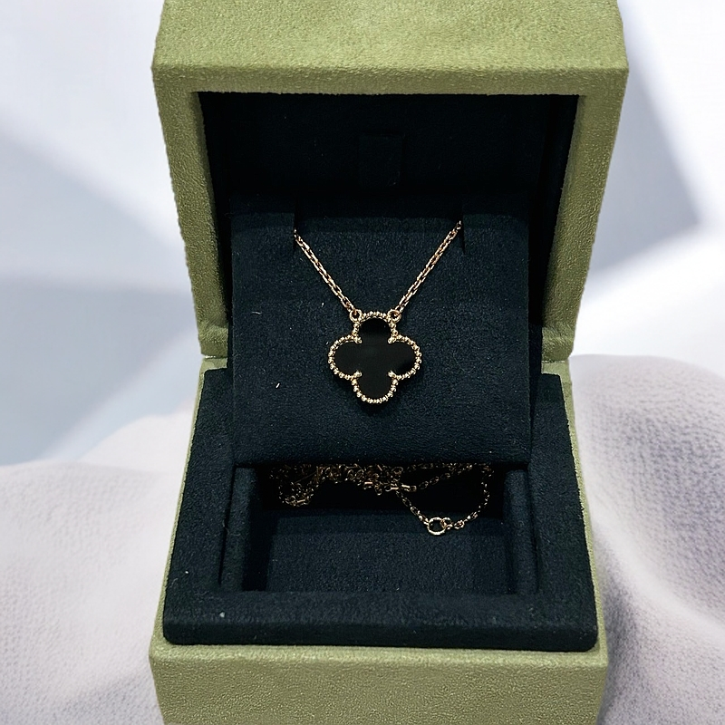 99新 梵克雅宝 18K黄金 黑色四叶草中花项链，公价：22900