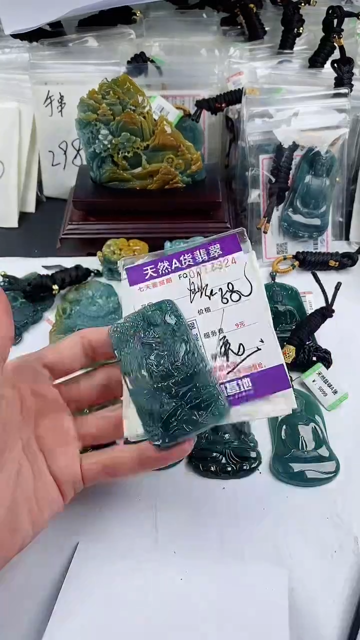 【闪购商品】翡翠颈饰未镶嵌