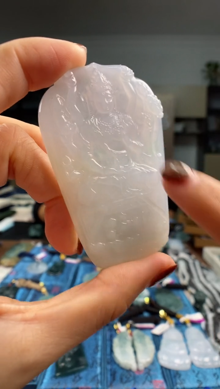 颈饰未镶嵌翡翠  多样性发其一