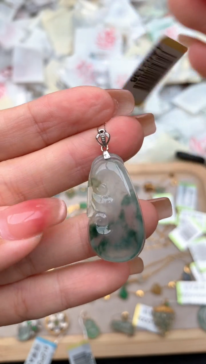 18K金镶嵌挂件翡翠1