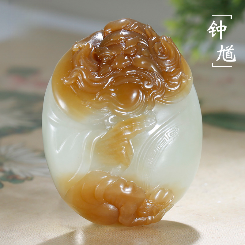 和田玉钟馗糖白青花三色小鬼把件