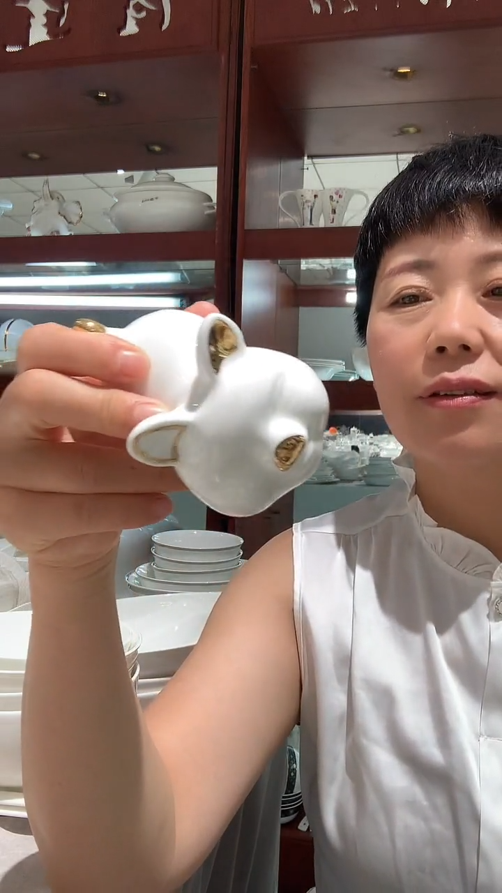 黄金猪隆达骨质瓷