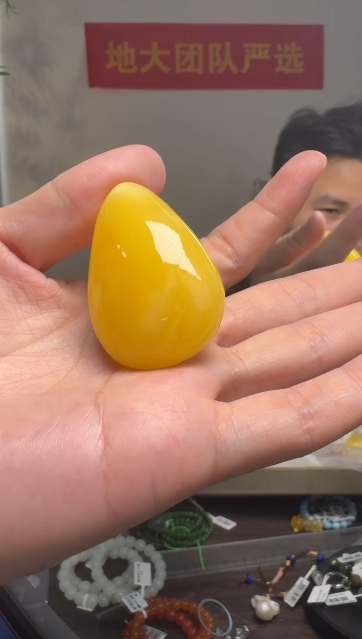 琥珀吊坠(不含链)未镶嵌俄料鸡油黄蜜蜡吊坠