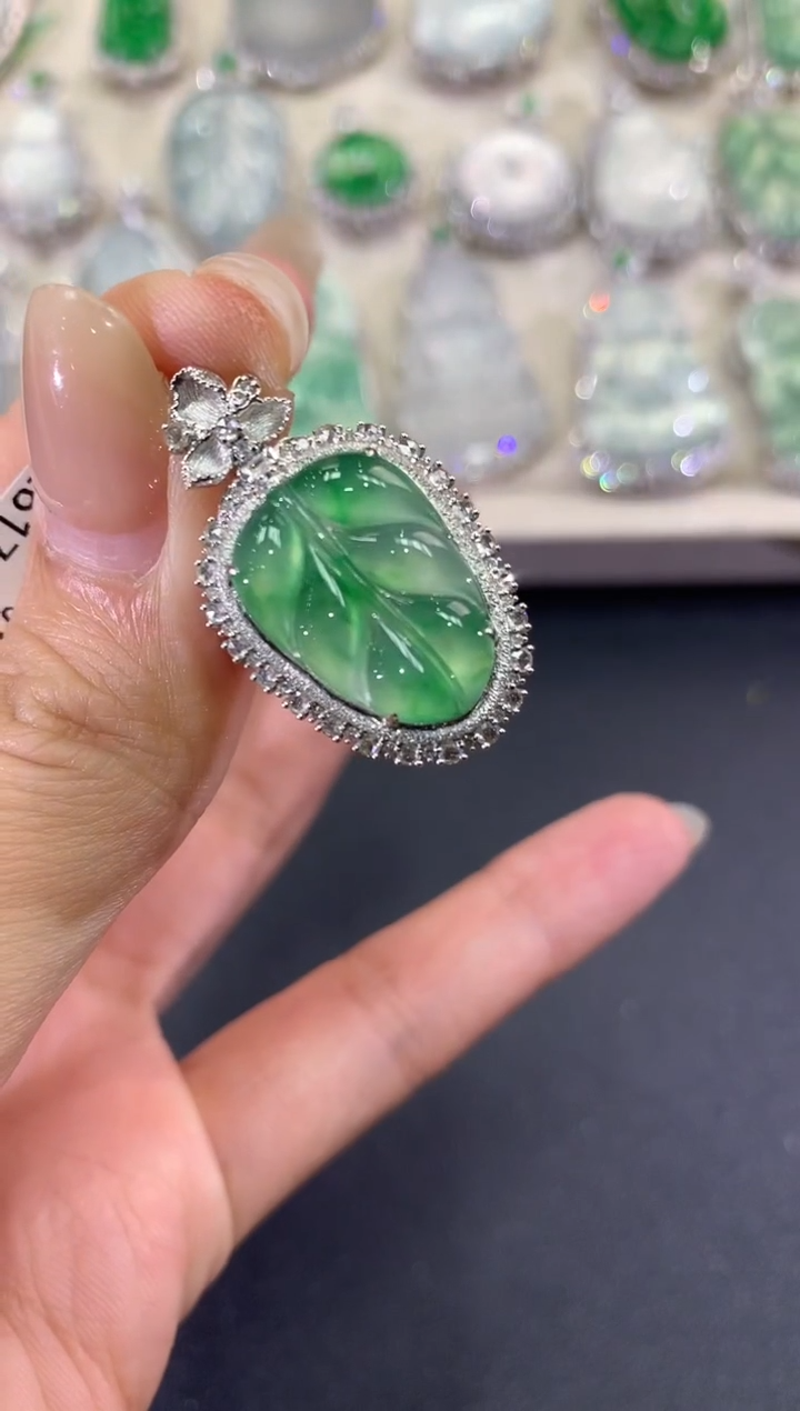 【闪购商品】翡翠吊坠(不含链)18K金镶嵌d160    