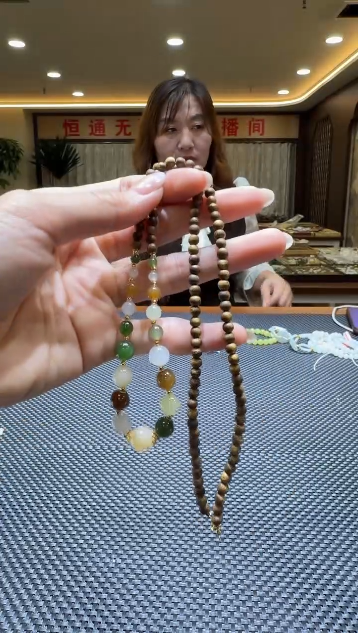 颈饰未镶嵌和田玉项链
