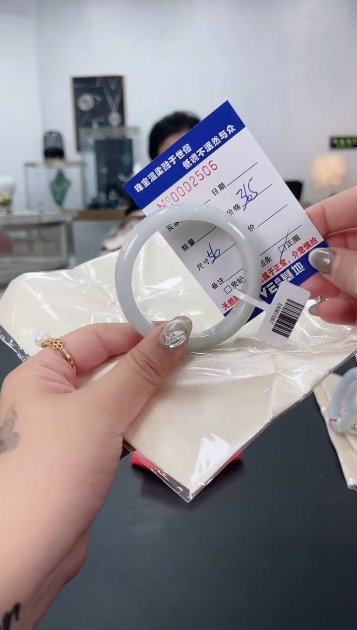 【闪购商品】翡翠手镯未镶嵌天然翡翠A货