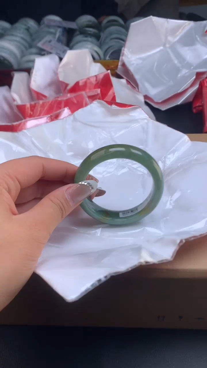 【闪购商品】翡翠手镯未镶嵌天然缅甸A货翡翠手镯