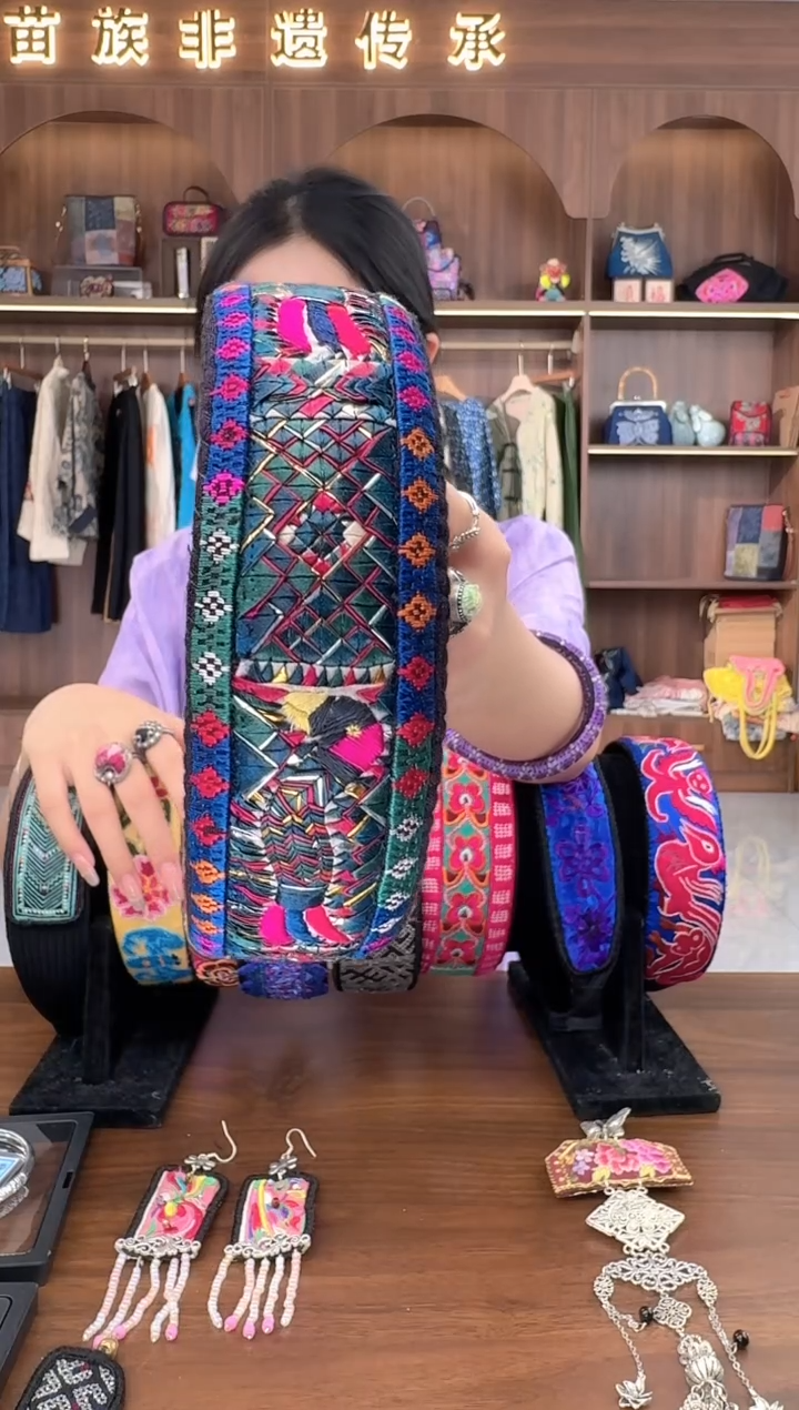 刺绣扶光苗绣传承L7