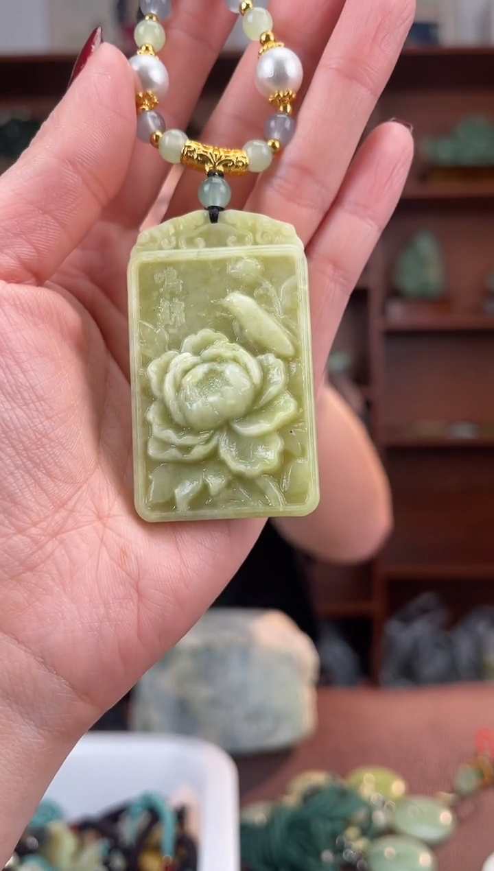 未镶嵌蛇纹石玉颈饰·