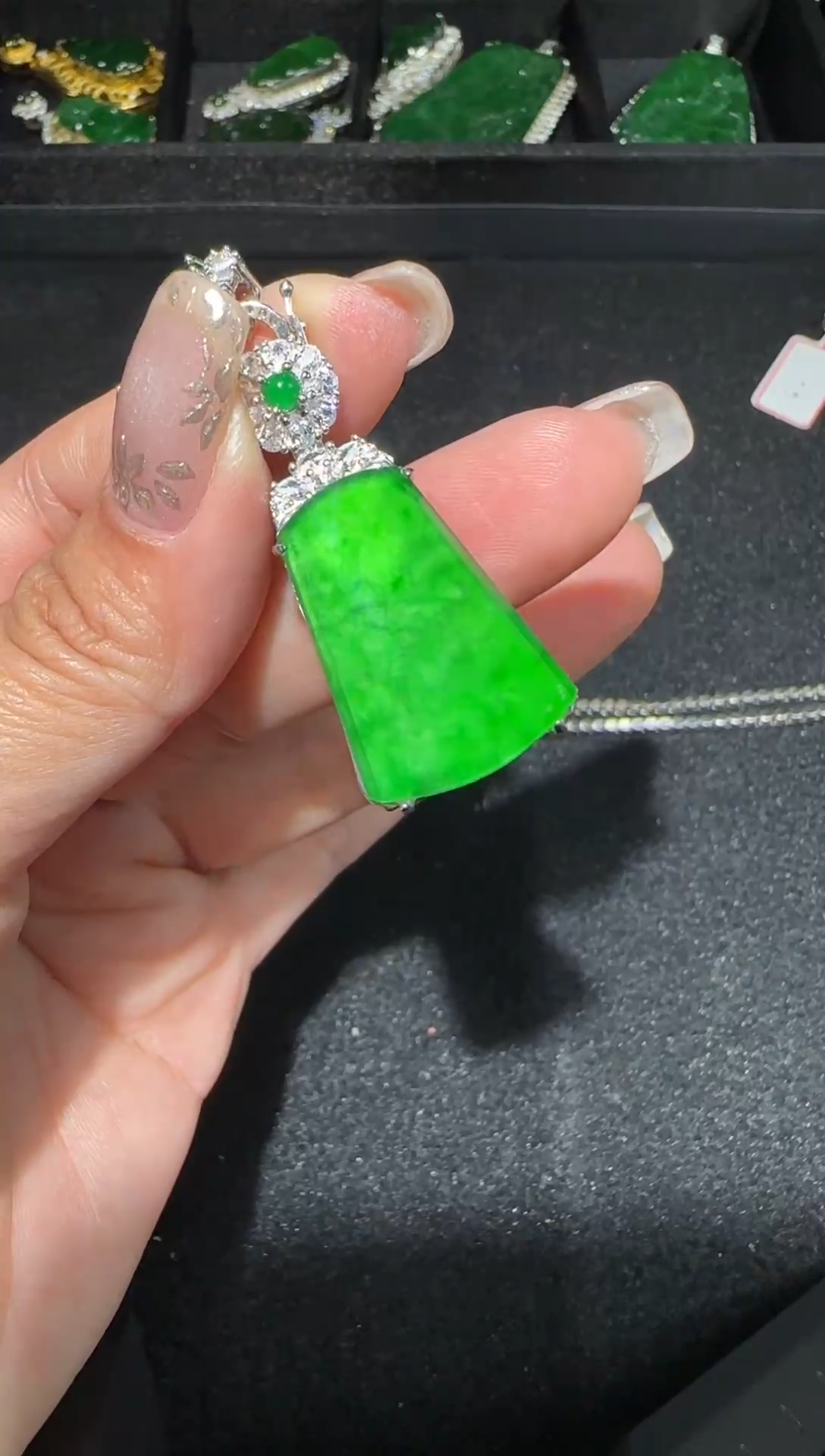 【闪购商品】翡翠吊坠(赠链)未镶嵌多样性发货拍一发一