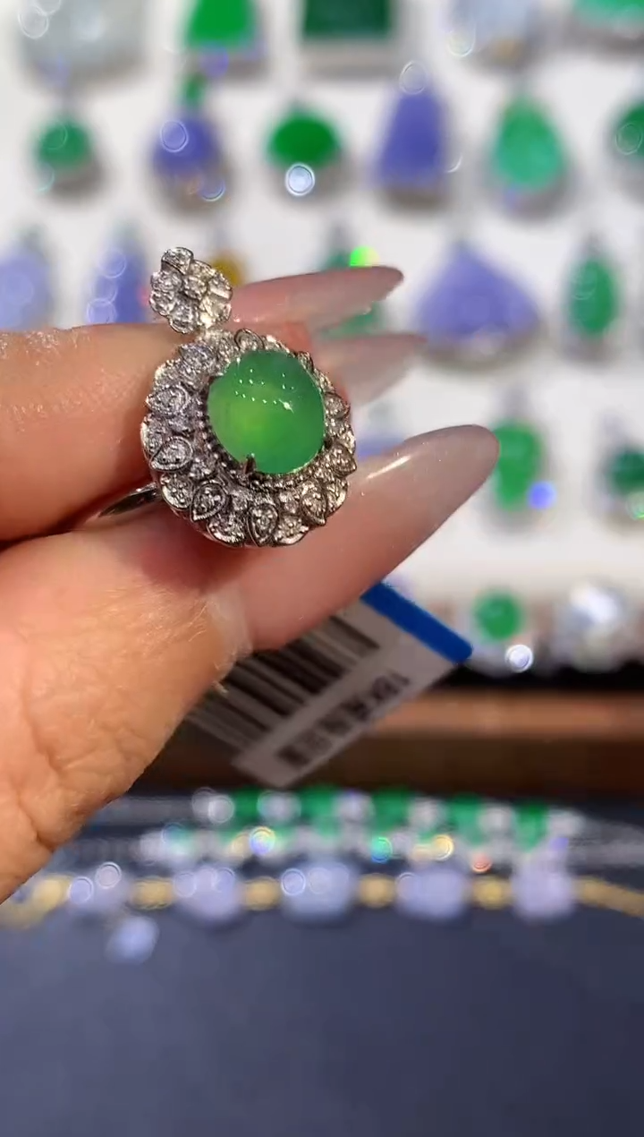 18K金镶嵌戒指翡翠L1788多样性发其一