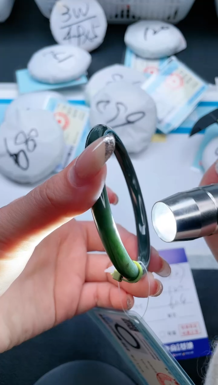 【闪购商品】和田玉手镯未镶嵌16V227-61