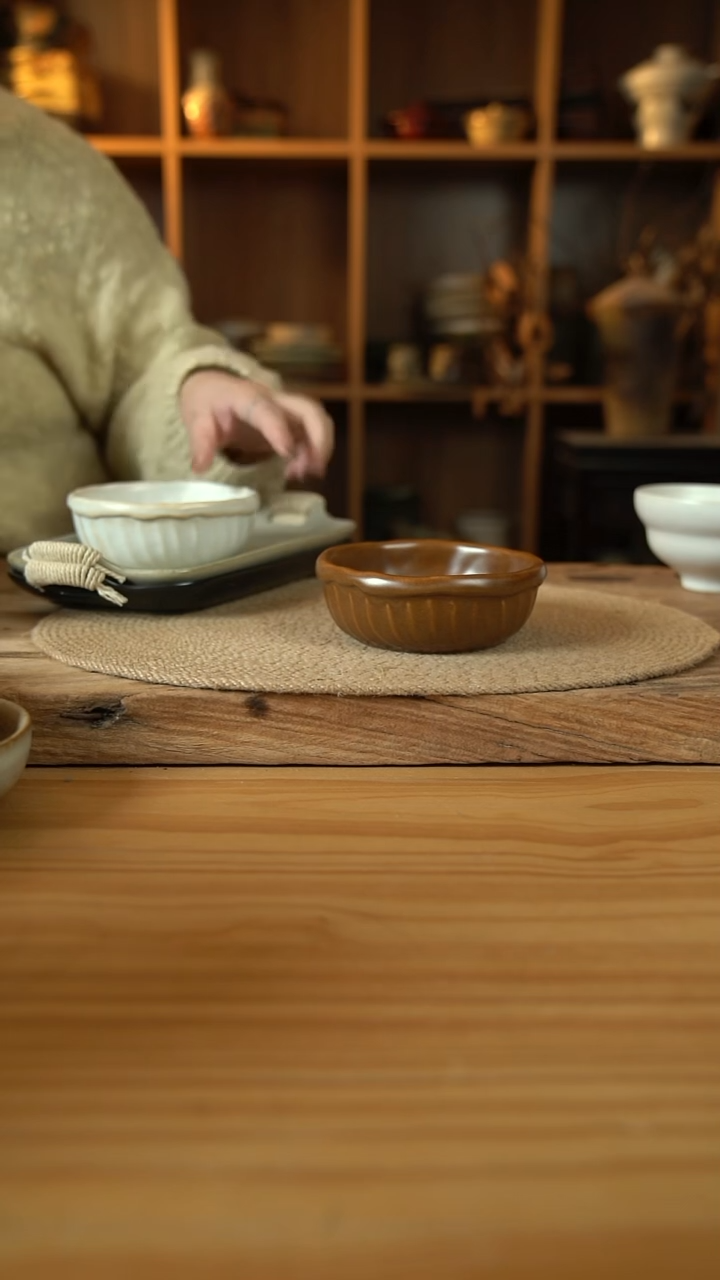 棕色系列的蛋糕碗1个