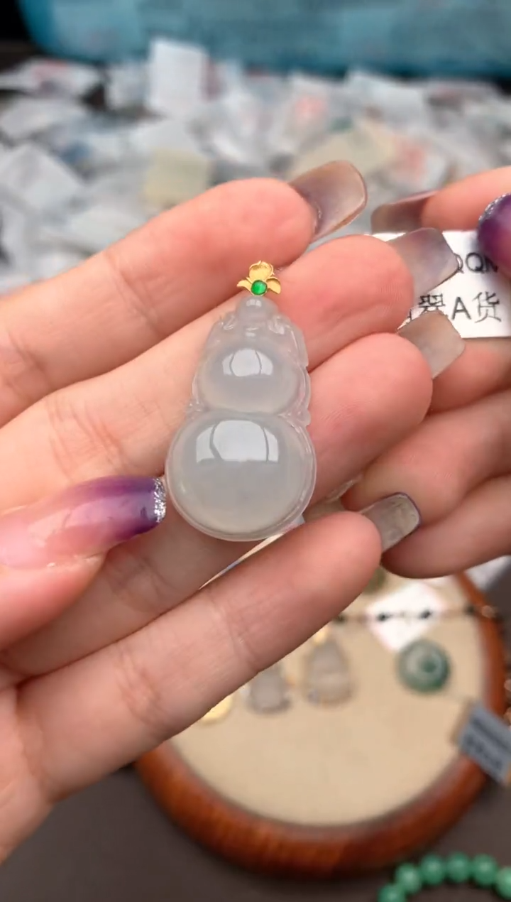 18K金镶嵌挂件翡翠一