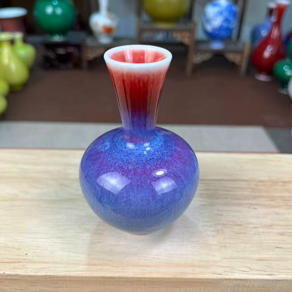 景德镇玫瑰紫手工天球瓶