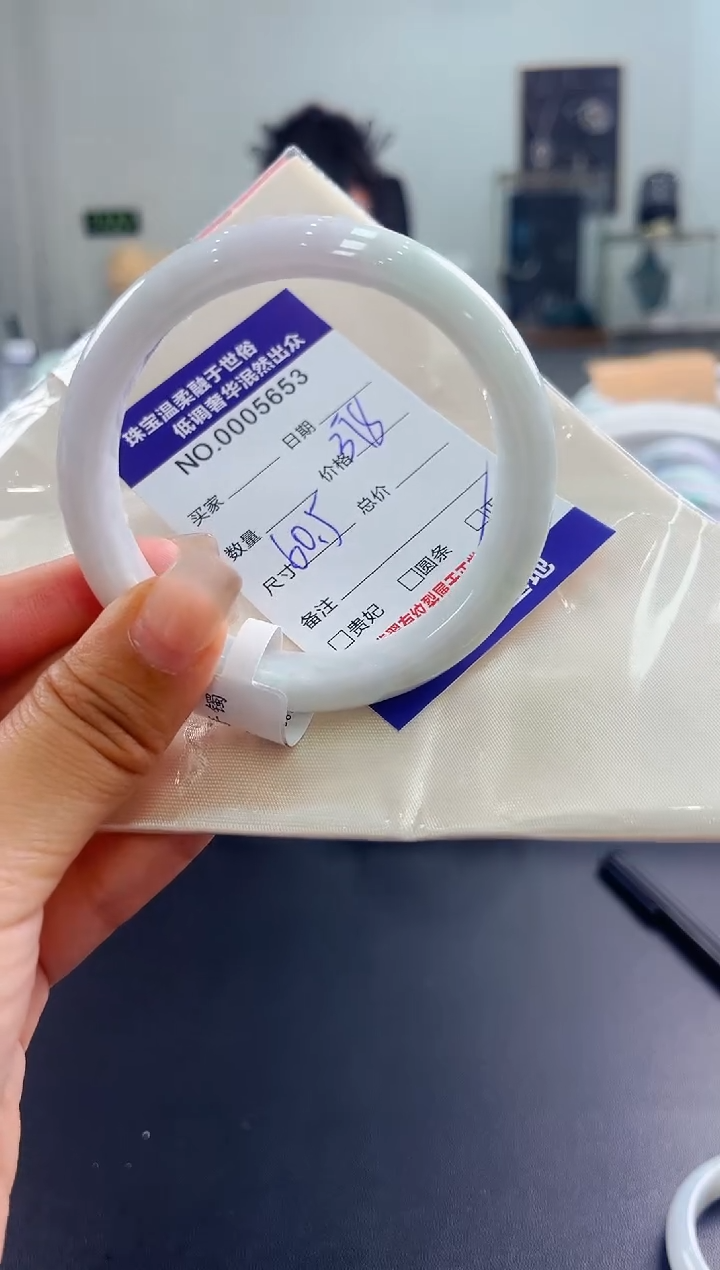 翡翠手镯未镶嵌天然缅甸A货翡翠