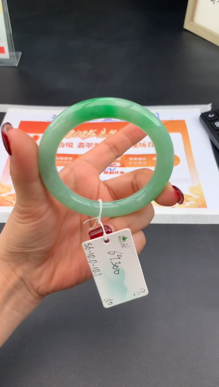 【闪购商品】翡翠手镯未镶嵌送礼#自戴#，下单联系客服核对地址~