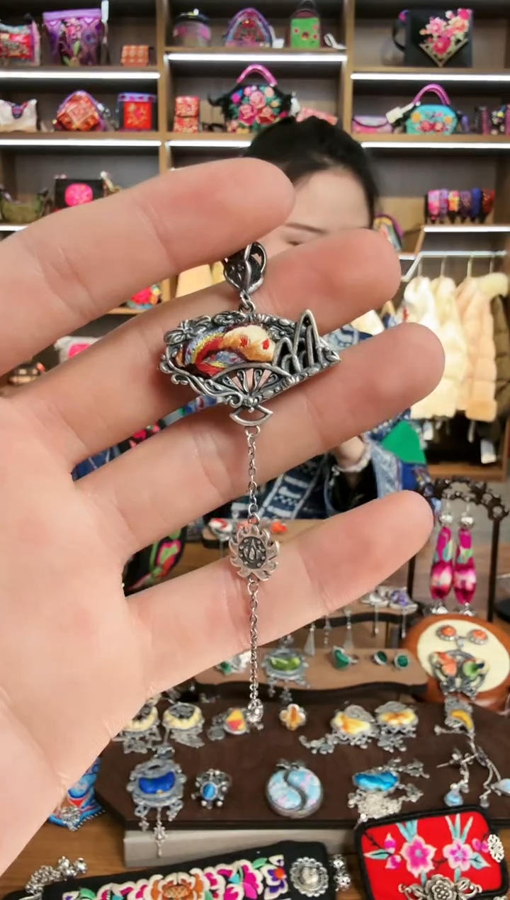 【闪购商品】织绣33蒙阿苏苗绣传承