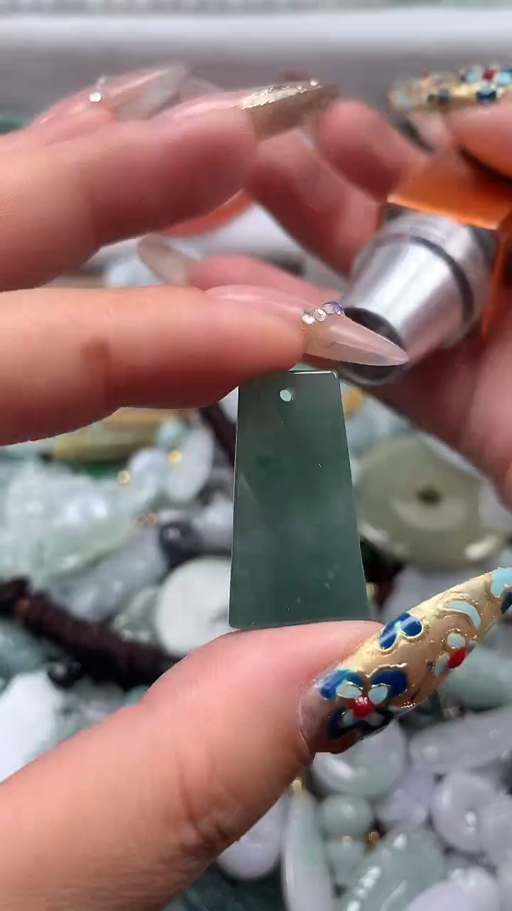 颈饰未镶嵌翡翠1