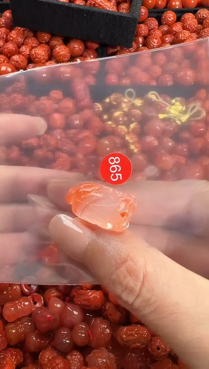 颈饰未镶嵌南红玛瑙1