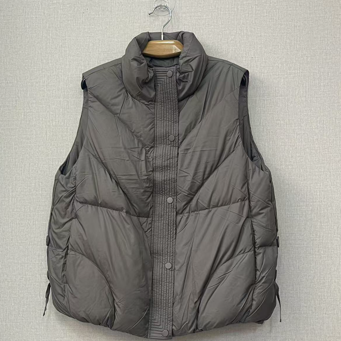 祥好服饰 冬季浅灰色轻薄保暖马甲 D035