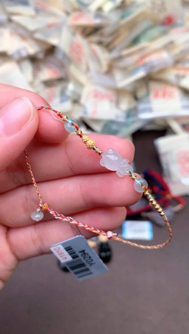 未镶嵌挂件翡翠— 