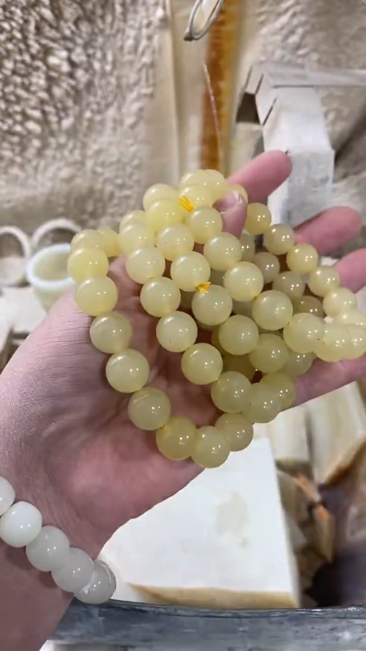 卡12MM透黄手串精美大气 发一条