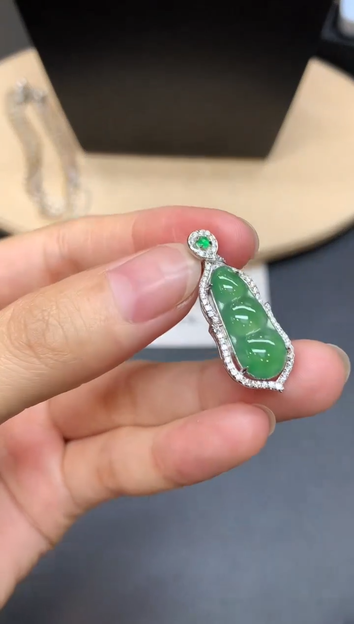 【闪购商品】翡翠吊坠(不含链)银S925镶嵌福豆【多样性发其一】