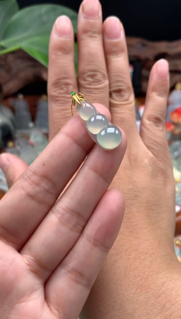 【闪购商品】翡翠颈饰18K金镶嵌豆子