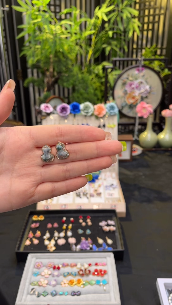 织绣一****年非遗绒花手工饰品