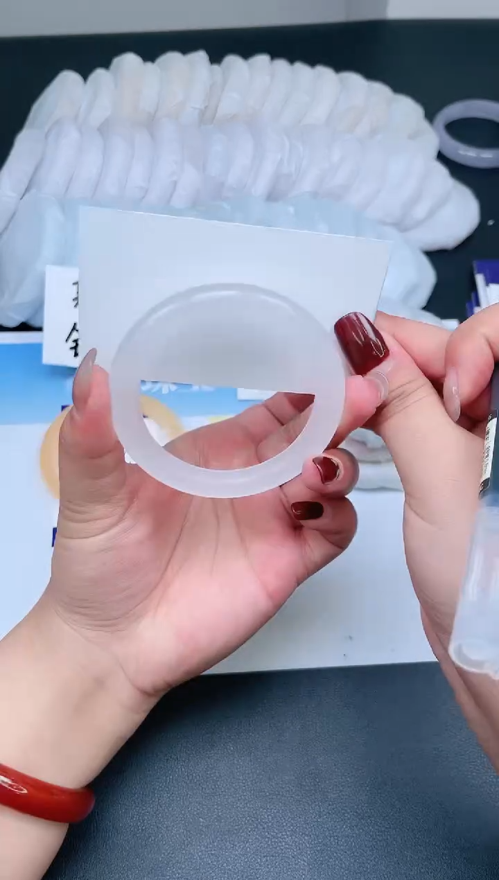 【闪购商品】石英质玉手镯未镶嵌61-54.6