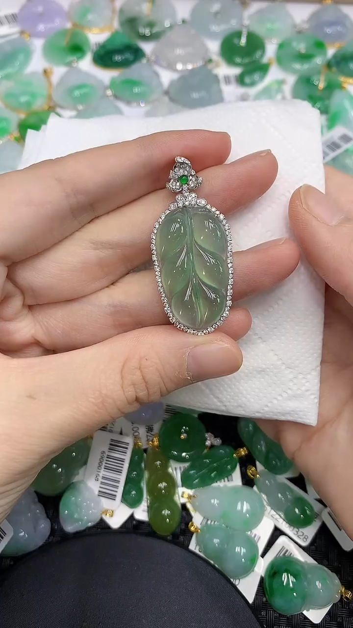 颈饰18K金镶嵌翡翠明**风a货支持复检百元以上9元证书费自理