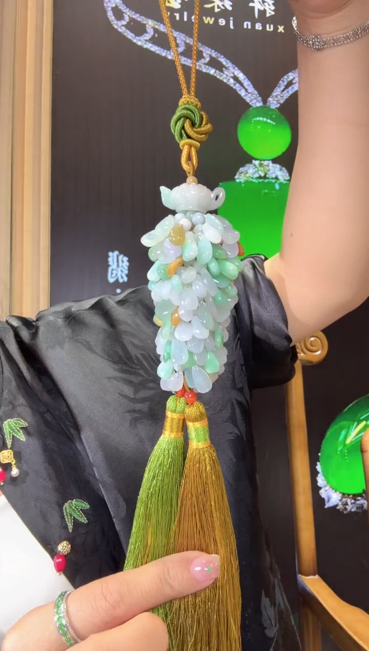 【闪购商品】翡翠挂件未镶嵌壶