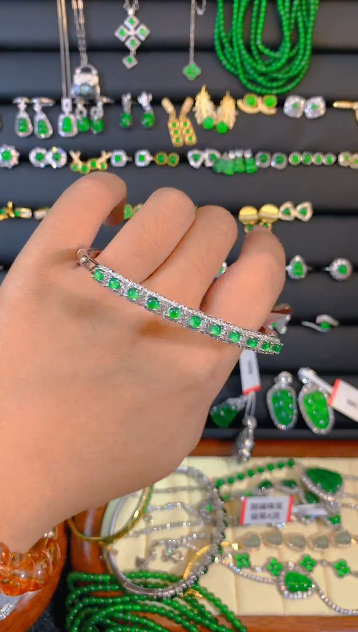 【闪购商品】翡翠吊坠(不含链)银S925镶嵌手镯