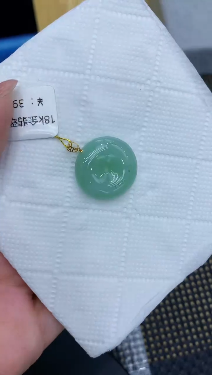 翡翠18K金镶嵌颈饰111111111111