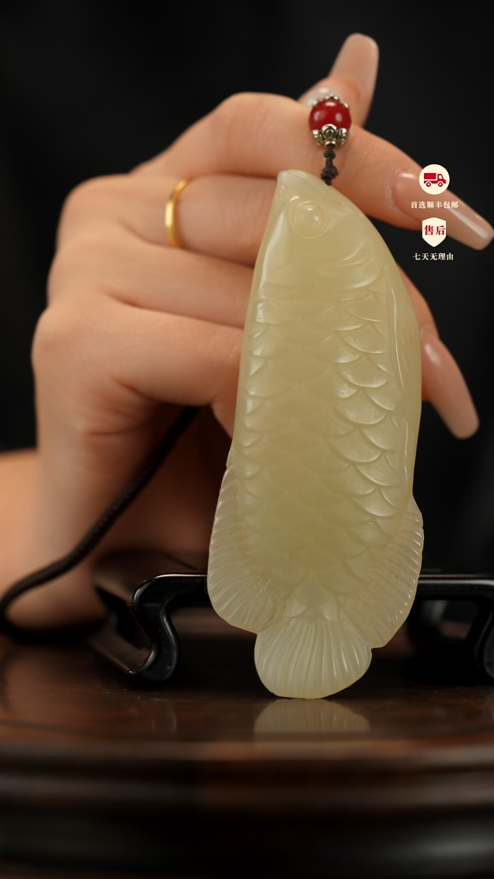 云南石竹叶青雕刻：金龙鱼手把件挂件