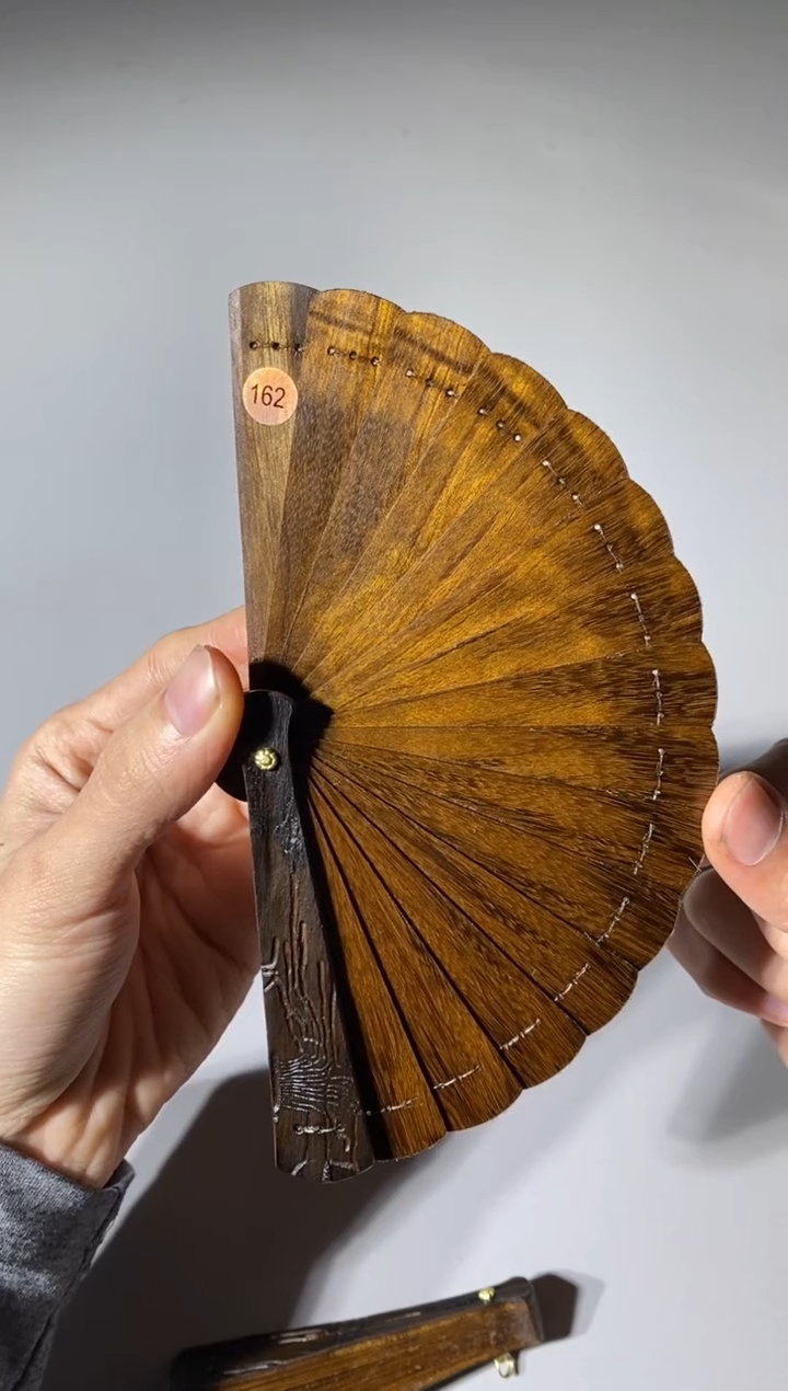 【闪购商品】金丝楠木雕162号10cm金丝楠木小叶桢楠掌中扇