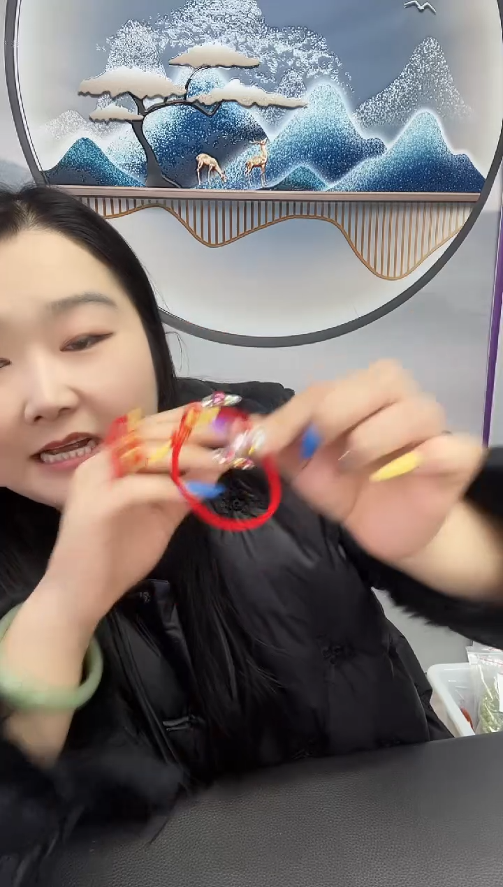 未镶嵌精品红绳石英质玉精品红绳