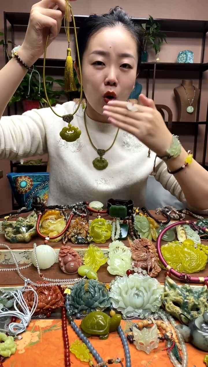 未镶嵌岫玉吊坠多样性发货发其中之一