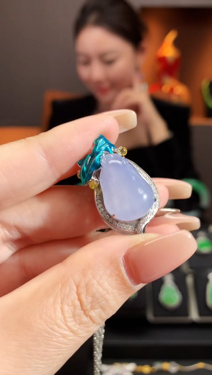 【闪购商品】翡翠吊坠(不含链)18K金镶嵌福瓜吊坠