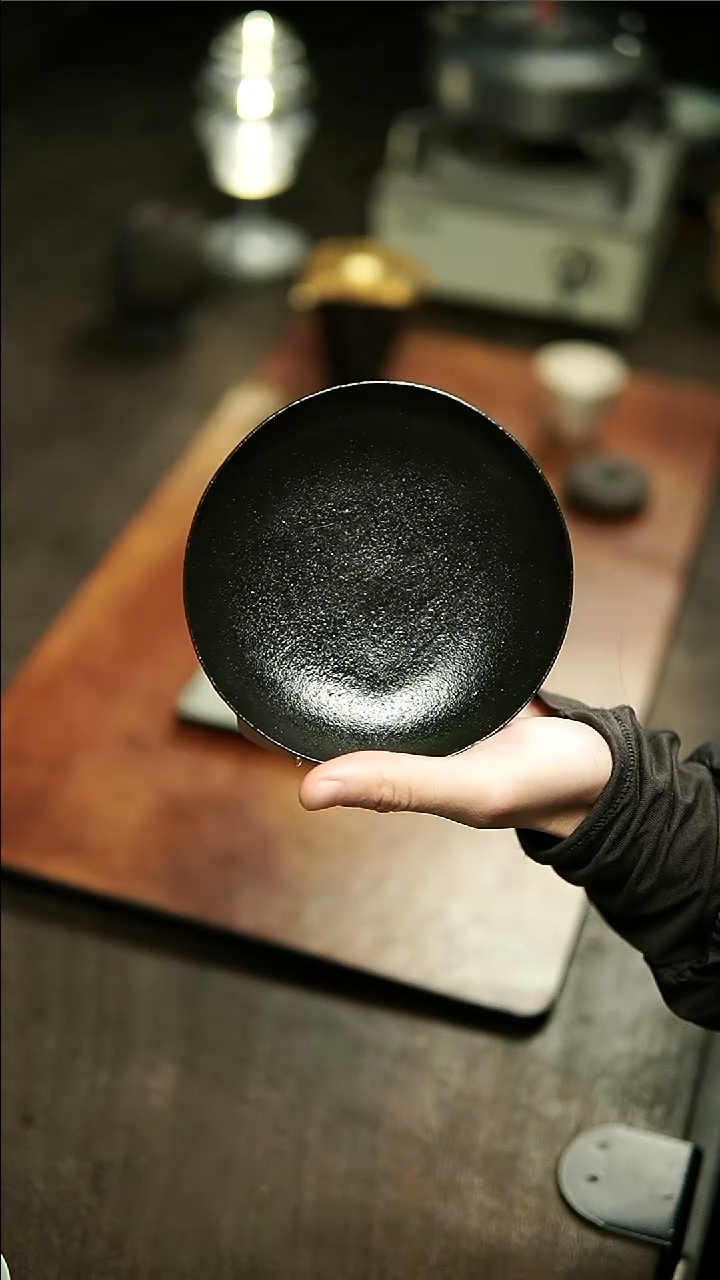 【闪购商品】云龙陶泥黑釉三足盘